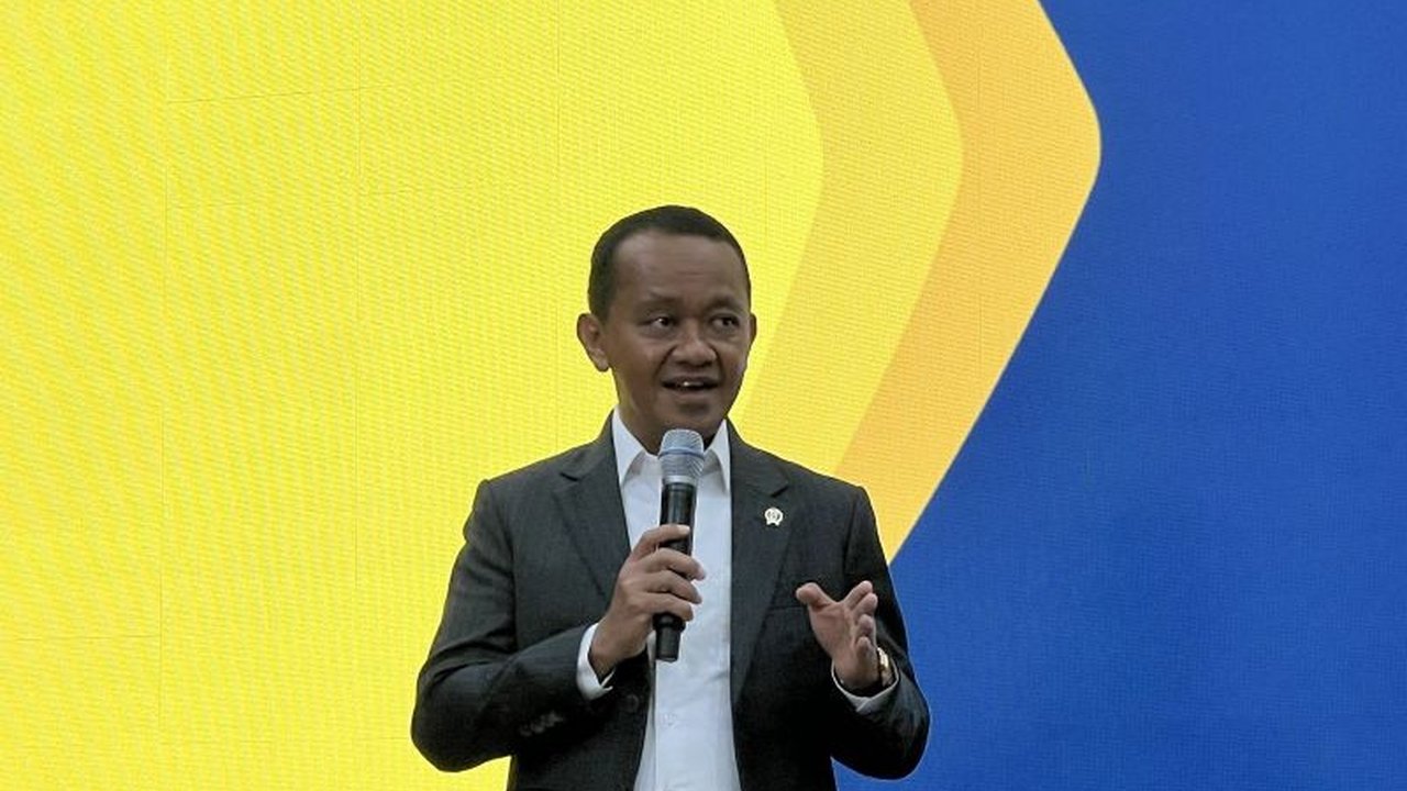 Implementasi kebijakan B40 berhasil pangkas impor solar hingga jutaan kilo liter dan mengurangi emisi karbon, membuka jalan menuju kemandirian energi Indonesia.