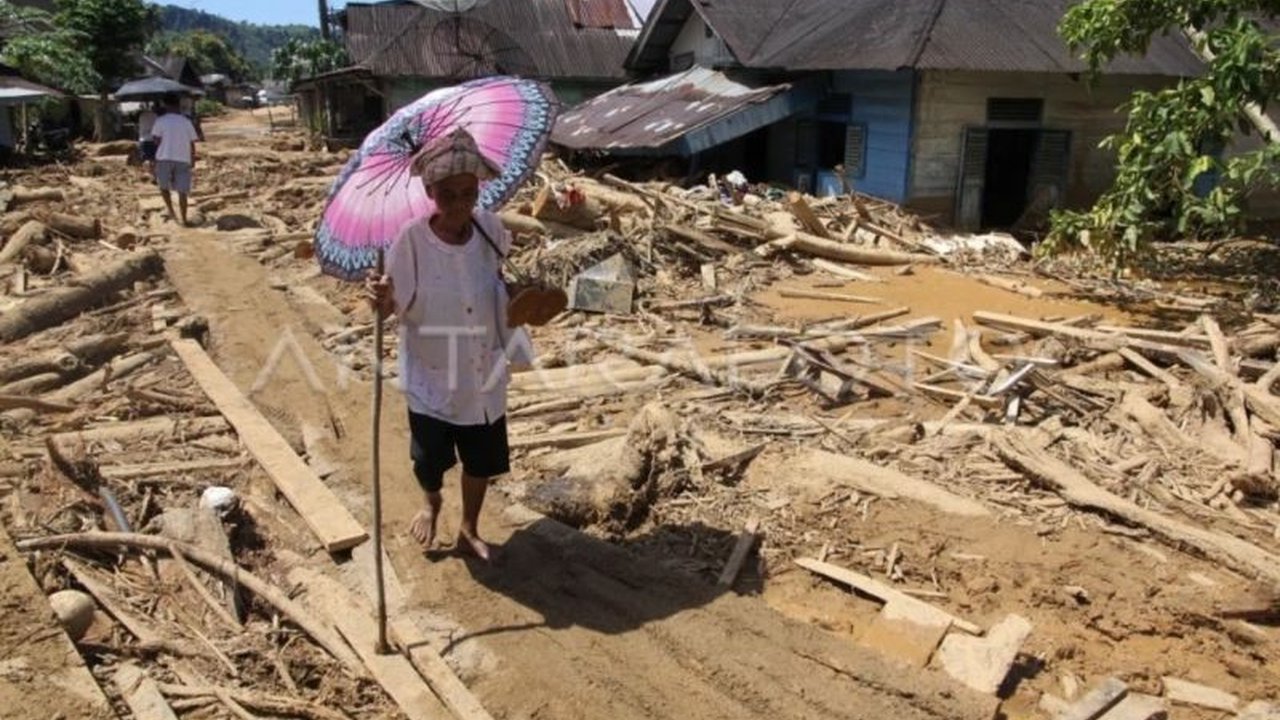 Wakil Gubernur Sumatera Utara menyoroti lima daerah yang terdampak parah bencana hidrometeorologi. Simak upaya Pemprov Sumut dalam percepatan Pemulihan Bencana Sumut dan validasi data kerugian yang mencapai triliunan rupiah.