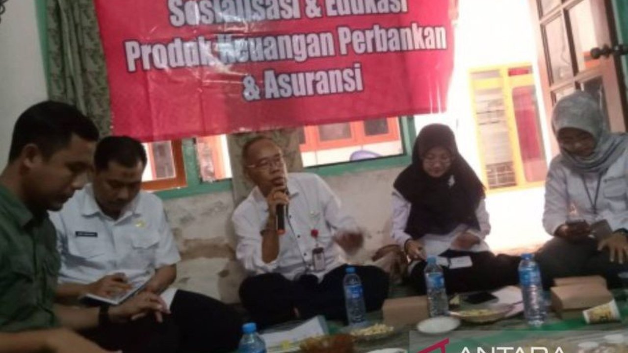 Pemerintah Kabupaten Sumenep menggandeng BPRS Bhakti Sumekar untuk menyediakan Akses Modal Nelayan Sumenep tanpa bunga, menjadi solusi bagi nelayan yang terjerat pinjaman online dan mendorong kesejahteraan ekonomi lokal.