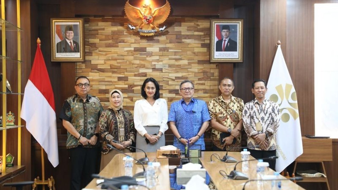 Kementerian Pelindungan Pekerja Migran Indonesia (KemenP2MI/BP2MI) tengah menjajaki kerja sama strategis dengan Putera Sampoerna Foundation. Kolaborasi ini bertujuan untuk menyiapkan guru migran dan secara signifikan meningkatkan kompetensi pekerja migran