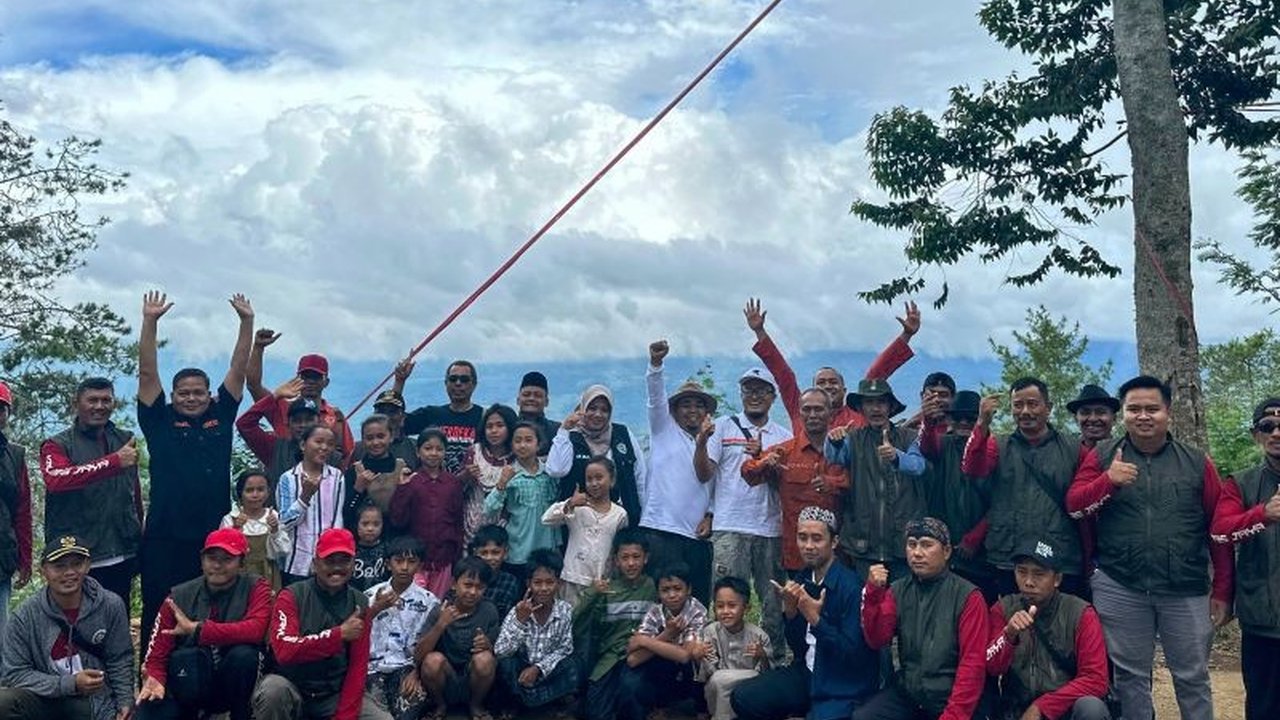 Pemerintah Kabupaten Situbondo tengah gencar mengembangkan Wisata Puncak Kayumas sebagai destinasi penyangga Taman Wisata Alam (TWA) Kawah Ijen, menawarkan potensi besar bagi investor dan daya tarik unik bagi wisatawan.