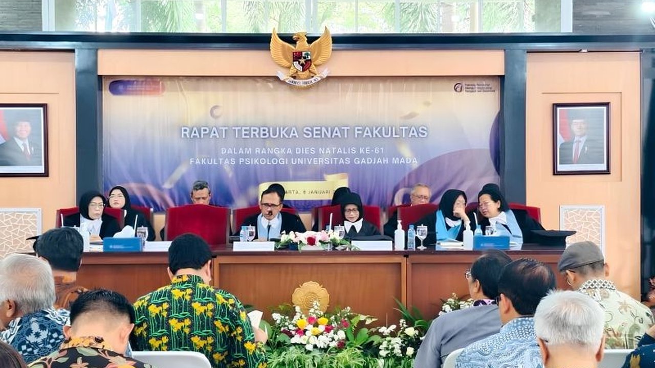 Psikolog UGM menyoroti pentingnya **bijak digital orang tua** dalam membimbing Generasi Z dan Alpha yang mendominasi pengguna internet Indonesia, demi perkembangan anak yang lebih bermartabat.