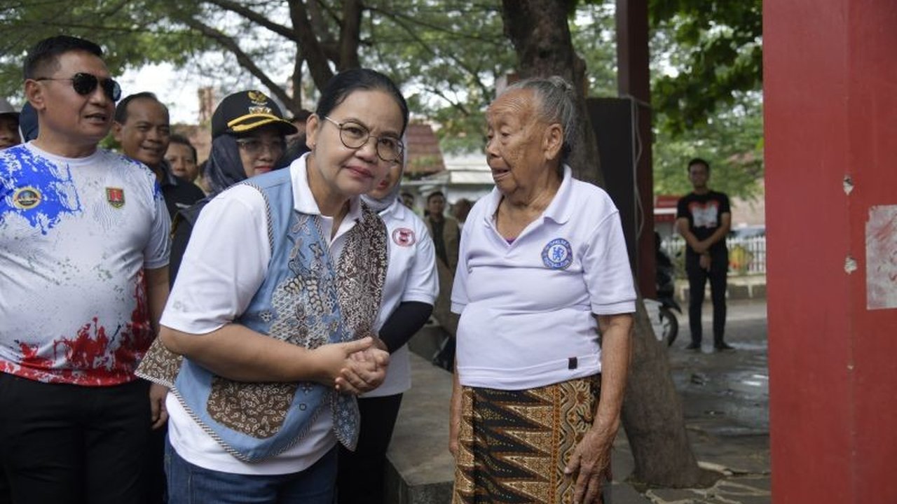 Pemerintah Kota Semarang bergerak cepat menyalurkan 400 paket Bantuan Sembako Nelayan Semarang saat paceklik akibat angin barat, memastikan kebutuhan dasar warga pesisir tetap terpenuhi dan mendorong aktivitas ekonomi alternatif.