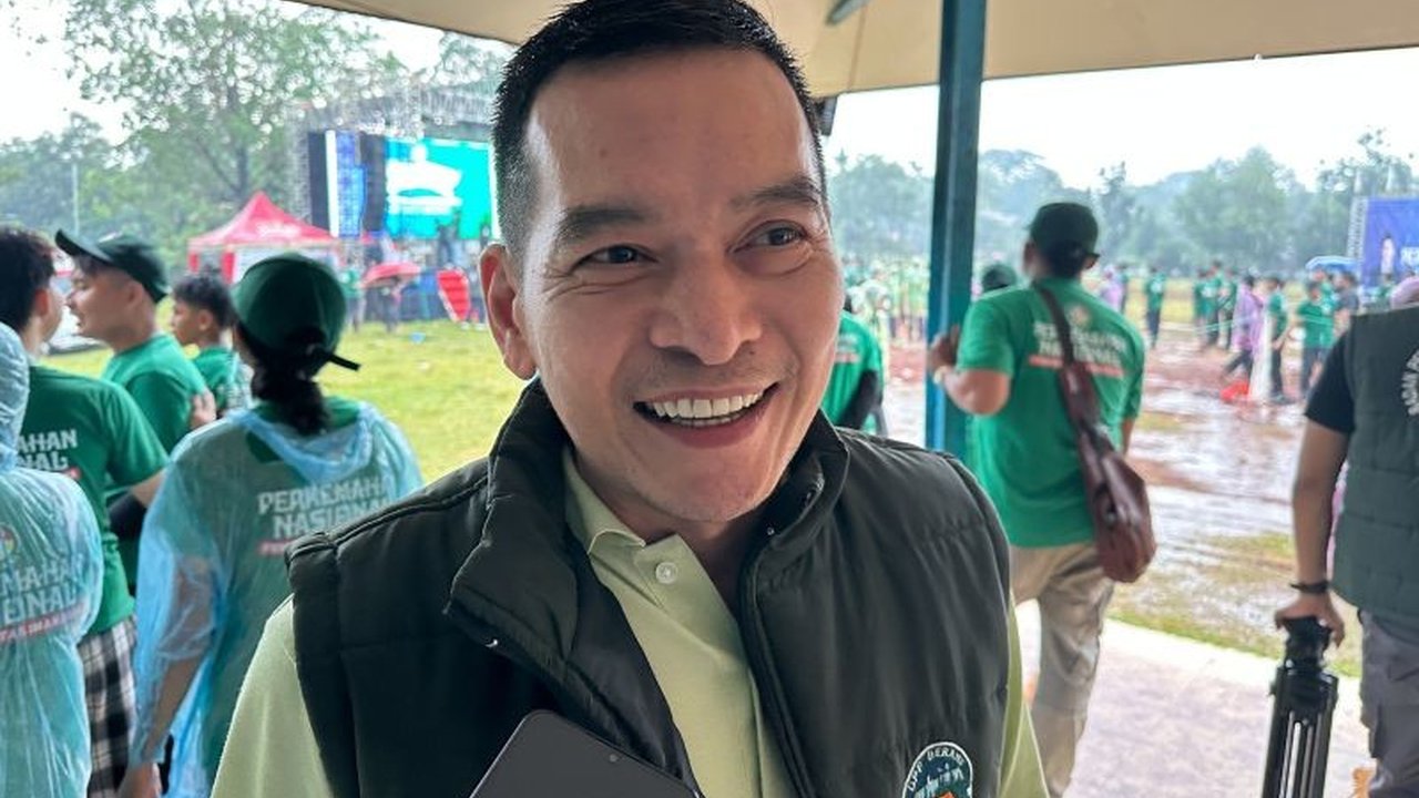 Anggota DPR mendesak pemerintah segera membentuk tim investigasi kayu hanyut saat banjir di Aceh, Sumut, dan Sumbar. Dugaan ilegal logging menguat, perlu penyelidikan mendalam untuk mengungkap fakta sebenarnya.