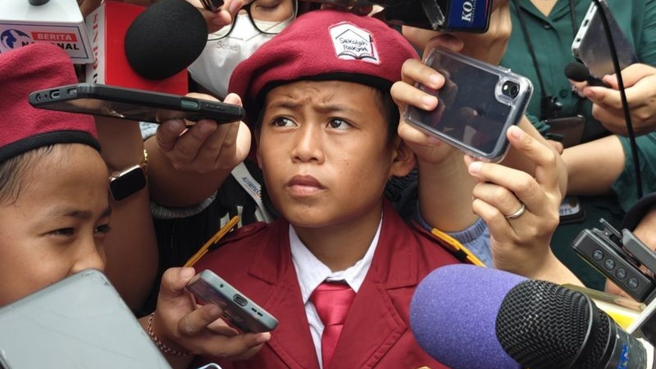 Kementerian Sosial (Kemensos) akan memulai seleksi siswa baru Sekolah Rakyat pada Februari 2026, sebuah inisiatif penting untuk menyediakan pendidikan gratis dan berkualitas bagi anak-anak dari keluarga miskin. Program ini merupakan bagian dari prioritas.