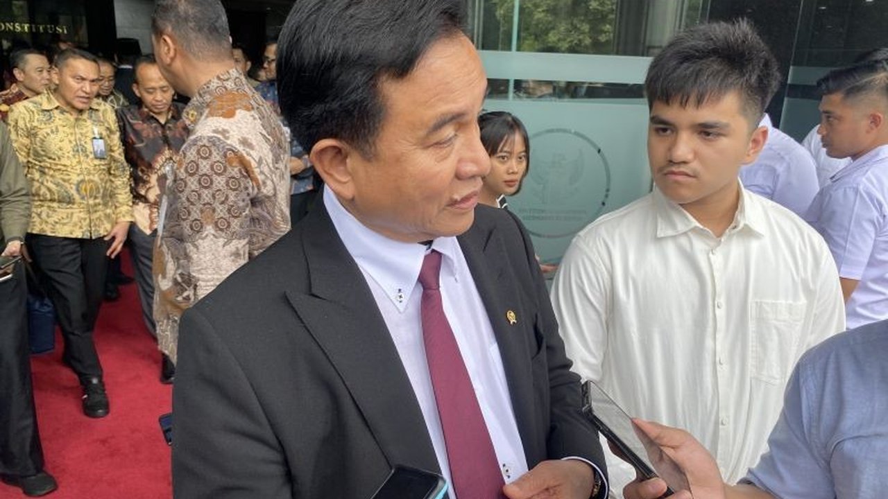 Menteri Koordinator Bidang Hukum, HAM, Imigrasi, dan Pemasyarakatan (Menko Kumham Imipas) Yusril Ihza Mahendra menegaskan perbedaan kritik dan hinaan KUHP sudah gamblang, meski yurisprudensi akan memperjelas penerapannya.