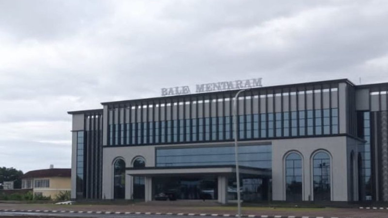Dinas PUPR Mataram berhasil menyelesaikan seluruh Proyek PUPR Mataram tahun 2025 tepat waktu dan tanpa catatan. Simak strategi di balik keberhasilan ini!