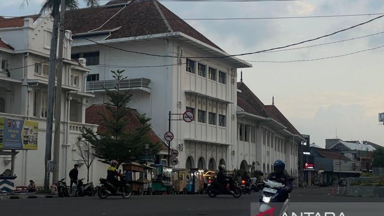 Dinas Perhubungan (Dishub) Kota Cirebon menetapkan target retribusi parkir sebesar Rp4 miliar untuk tahun 2026, meskipun potensi sebenarnya bisa mencapai lebih dari Rp4,48 miliar.