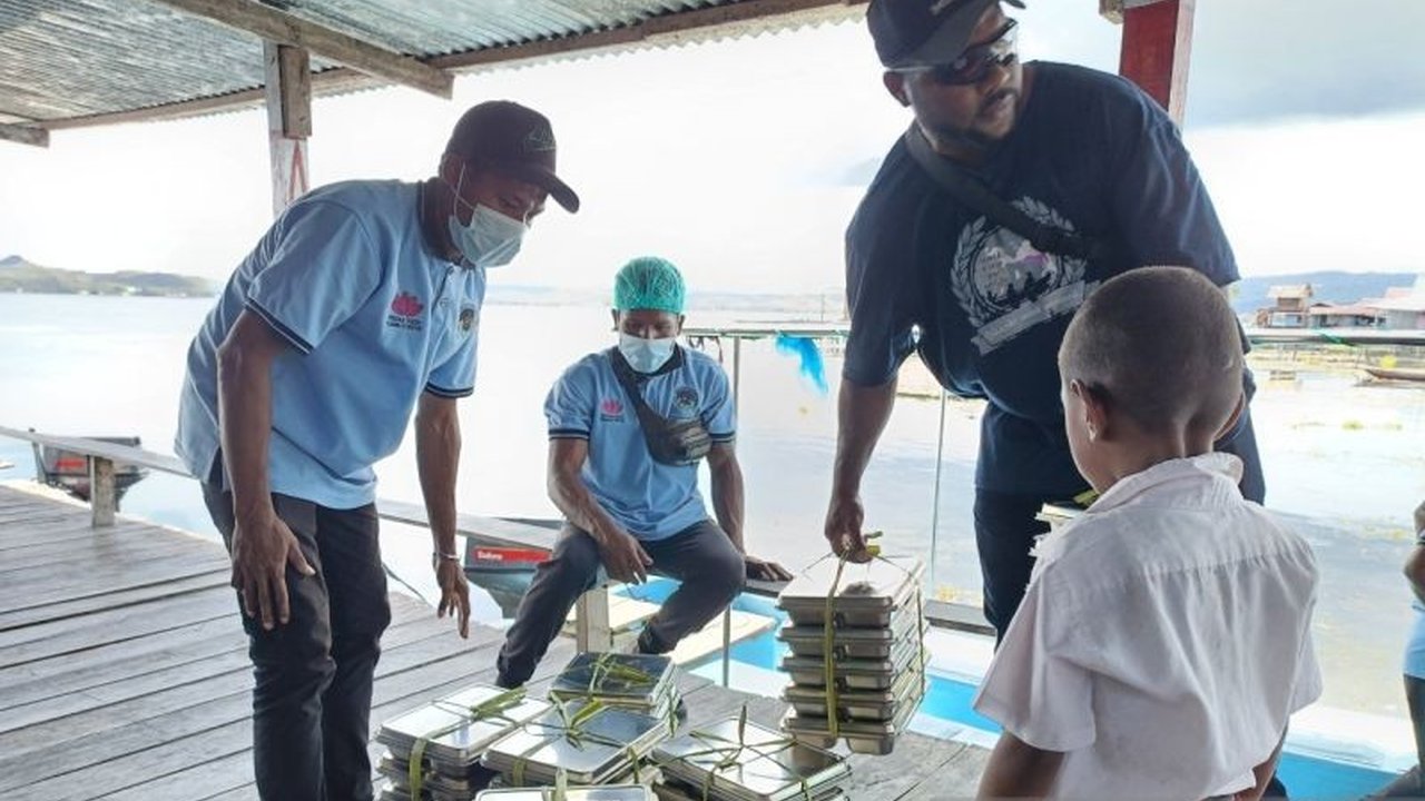 Pemerintah Kabupaten Jayapura telah mengoperasikan 13 Satuan Pelayanan Pemenuhan Gizi (SPPG) untuk program Makan Bergizi Gratis Jayapura, melayani puluhan ribu penerima manfaat.