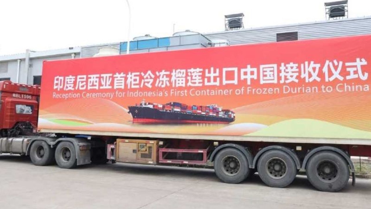 Sebanyak 48 ton Durian Beku Indonesia kini resmi merambah pasar Tiongkok melalui Pelabuhan Qinzhou, membuktikan sistem karantina nasional diakui dan kualitas produk terjamin sesuai standar internasional.