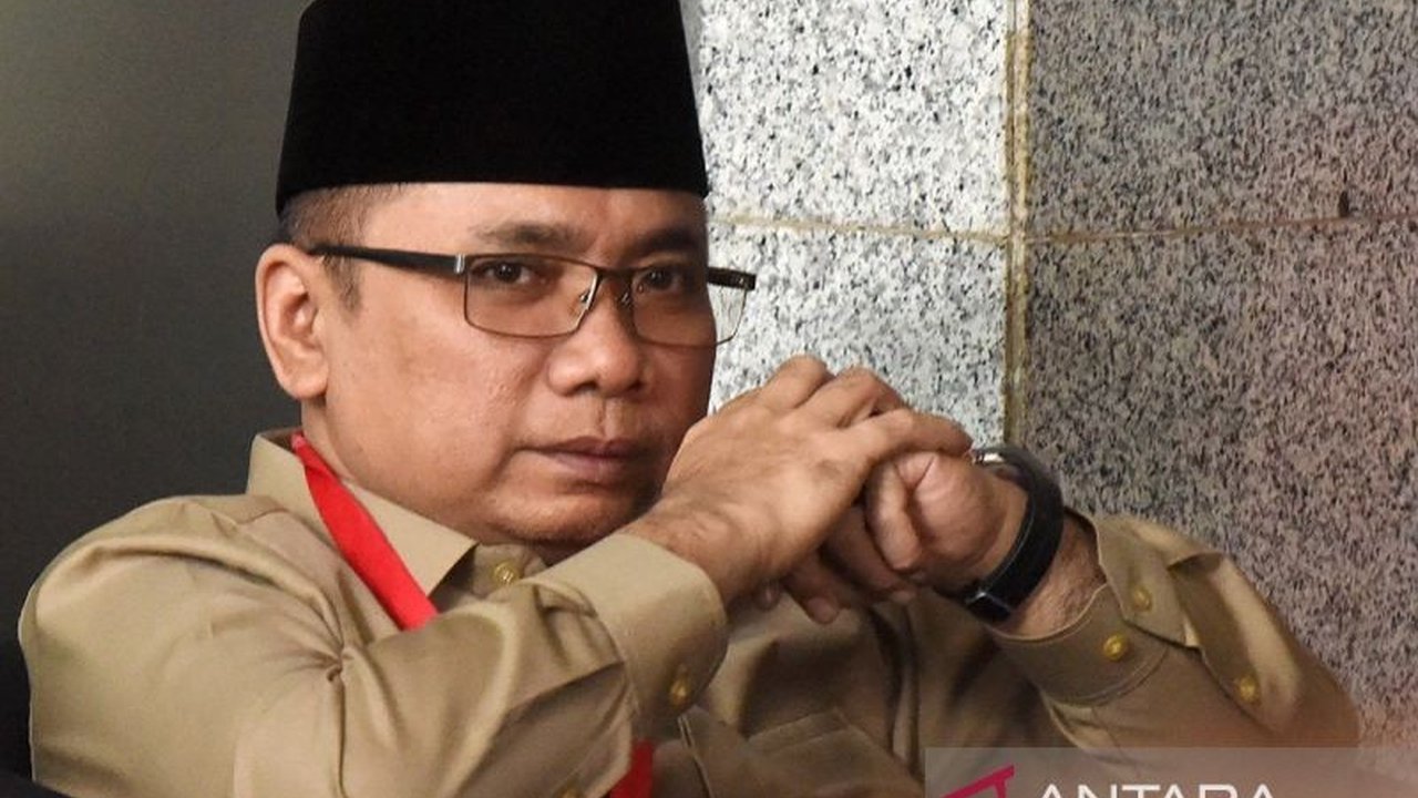 Komisi Pemberantasan Korupsi (KPK) resmi menetapkan mantan Menteri Agama Yaqut Cholil Qoumas dan staf khususnya, Ishfah Abidal Aziz alias Gus Alex, sebagai tersangka dalam kasus dugaan korupsi terkait penentuan kuota haji tahun 2023–2024, membuat publik
