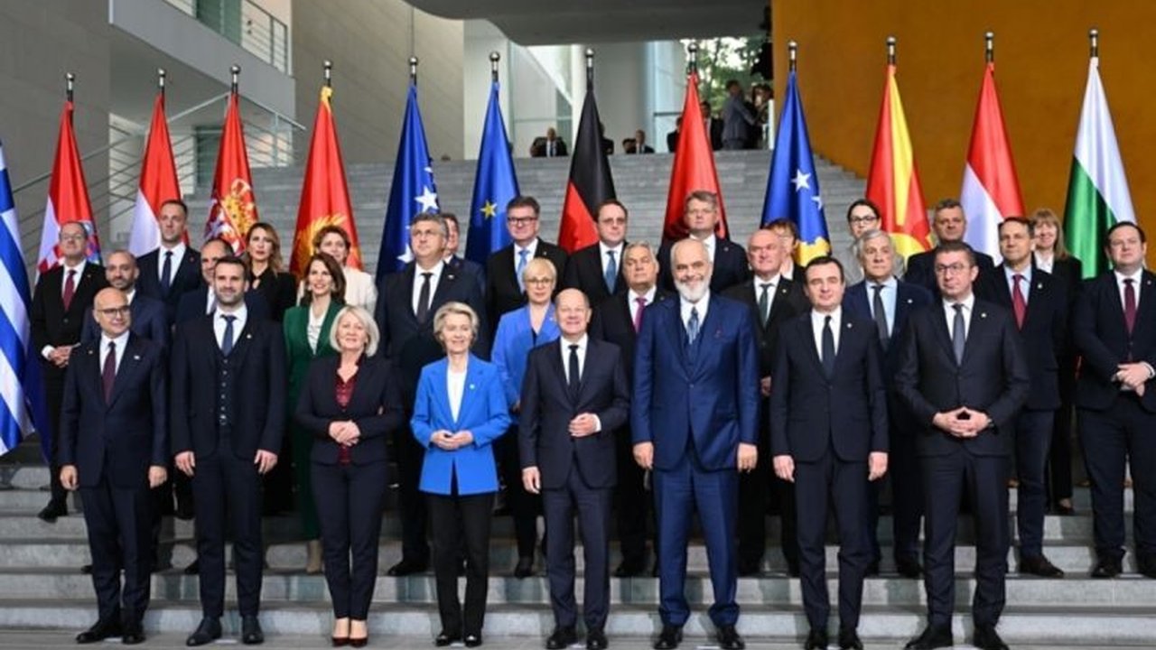 Negara-negara Eropa mendesak NATO Perkuat Arktik untuk menanggapi klaim Presiden AS Donald Trump atas Greenland, sekaligus menjaga stabilitas kawasan.