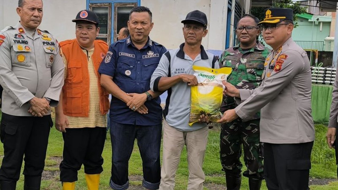 Pemerintah Kabupaten OKU Timur bergerak cepat menyalurkan **bantuan korban banjir OKU Timur** di lima desa terdampak. Simak detail logistik, posko kesehatan, dan dapur umum yang didirikan untuk meringankan beban warga.