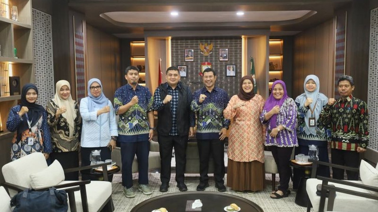 Wali Kota Makassar Munafri Arifuddin mendesak BBPOM untuk intensifkan sosialisasi penggunaan antibiotik rasional guna mencegah ancaman global resistensi antibiotik yang membahayakan kesehatan masyarakat.