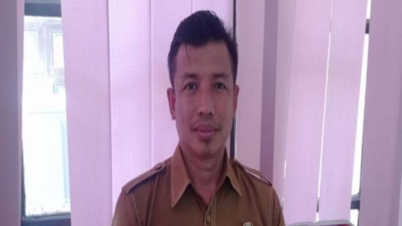 Dinas Sosial Kota Palu tak segan menindak tegas pendamping sosial nakal yang terlibat penipuan bansos. Warga diimbau waspada modus meminta KKS dan data pribadi.