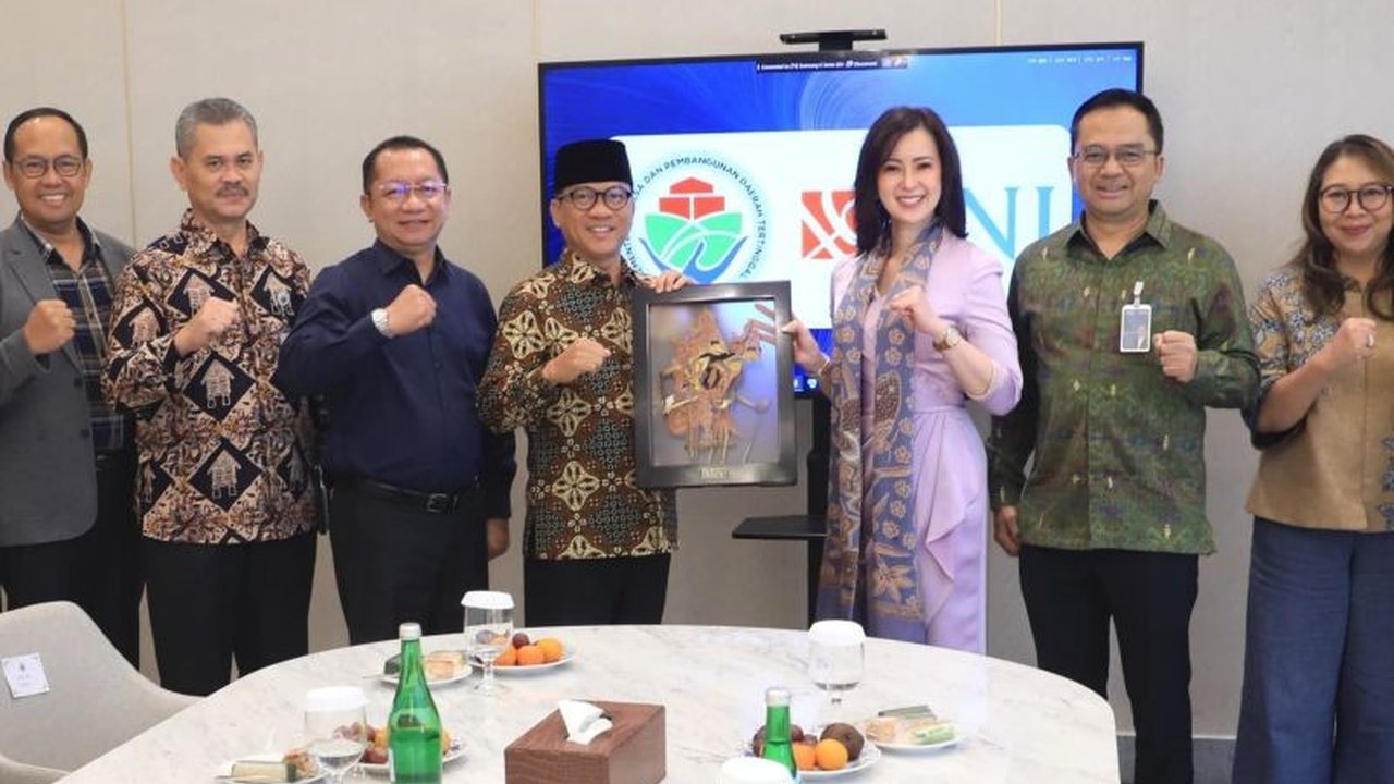Kemendes PDT dan BNI jalin kerja sama strategis untuk berantas kemiskinan di desa, fokus pada peningkatan literasi keuangan pengelola BUMDes dan desa wisata, membuka peluang akses permodalan.