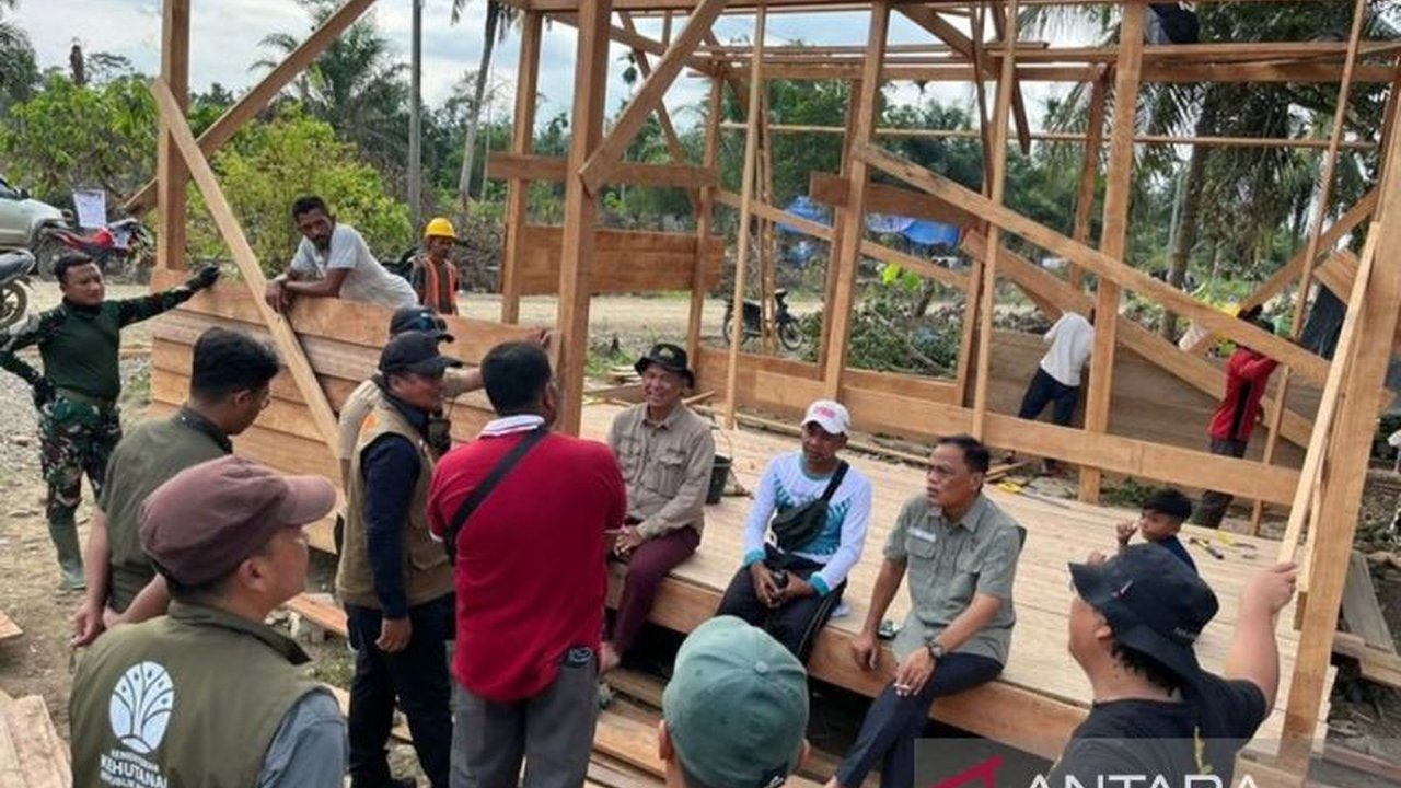 Kementerian Lingkungan Hidup dan Kehutanan (KLHK) menggalakkan pemanfaatan kayu hanyutan pascabencana di Aceh Utara dan Sumatera Utara, fokus untuk pembangunan hunian sementara bagi masyarakat terdampak.