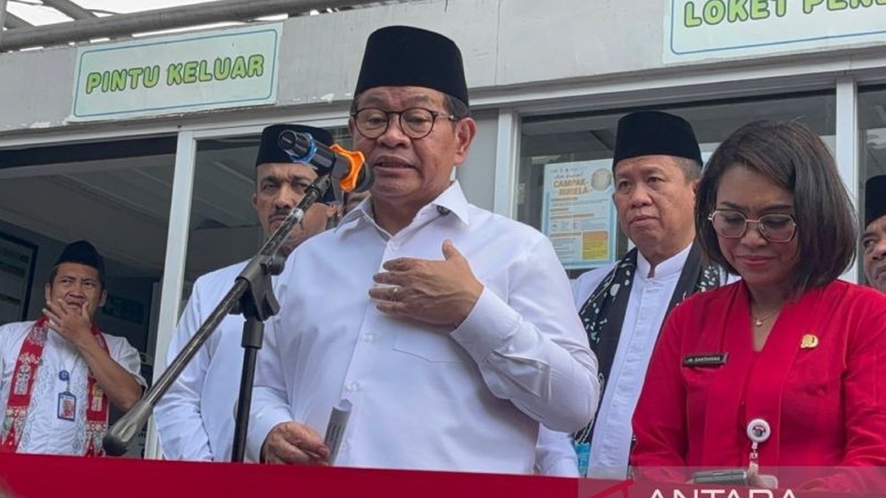 Pemerintah Provinsi DKI Jakarta berencana membangun kembali JPO Sarinah di Jakarta Pusat, dengan fokus utama pada peningkatan aksesibilitas bagi kaum disabilitas, meskipun ada pro-kontra dari masyarakat.