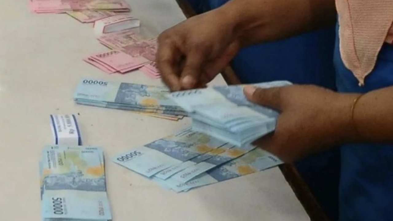 Pendapatan Asli Daerah (PAD) Kota Pekanbaru berhasil mencapai Rp1,175 triliun pada tahun 2025, menunjukkan peningkatan signifikan sebesar 43 persen dan memberikan ruang fiskal lebih luas untuk pembangunan daerah.