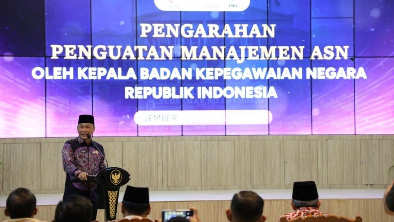 Kepala BKN Zudan Arif Fakrulloh menyoroti peran ASN sebagai garda terdepan pelayanan publik dan eksekutor kebijakan, menekankan pentingnya manajemen ASN profesional untuk pembangunan daerah yang efektif dan efisien di Jember.