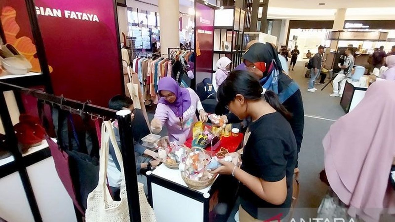 Bank Indonesia (BI) mengumumkan Keyakinan Konsumen Indonesia tetap solid pada Desember 2025. Indeks Keyakinan Konsumen (IKK) berada di level optimis, menandakan prospek ekonomi yang positif.