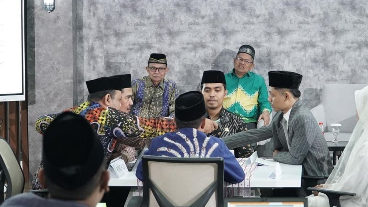 Kementerian Agama menggelar pelatihan singkat bagi 1.886 penghulu PPPK untuk meningkatkan kompetensi dalam memandu pernikahan secara syar'i, menjawab tantangan kemampuan teknis di lapangan dan memastikan layanan prima.