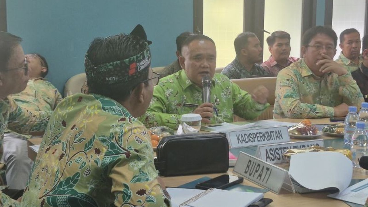 Pemerintah Kabupaten Bandung menargetkan perbaikan 2.000 Rutilahu pada tahun 2026 sebagai upaya meningkatkan kualitas hunian masyarakat, dengan harapan anggaran mendukung penanganan puluhan ribu rumah lainnya.