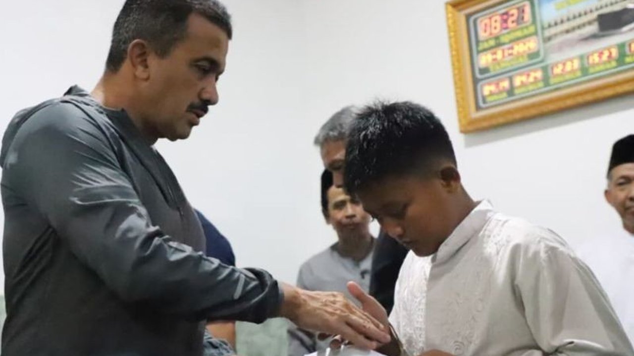 Pemerintah Kota Administrasi Jakarta Selatan berkomitmen penuh dalam memberikan bantuan biaya sekolah anak yatim piatu, memastikan setiap anak mendapatkan hak pendidikan yang layak dan masa depan yang lebih cerah.