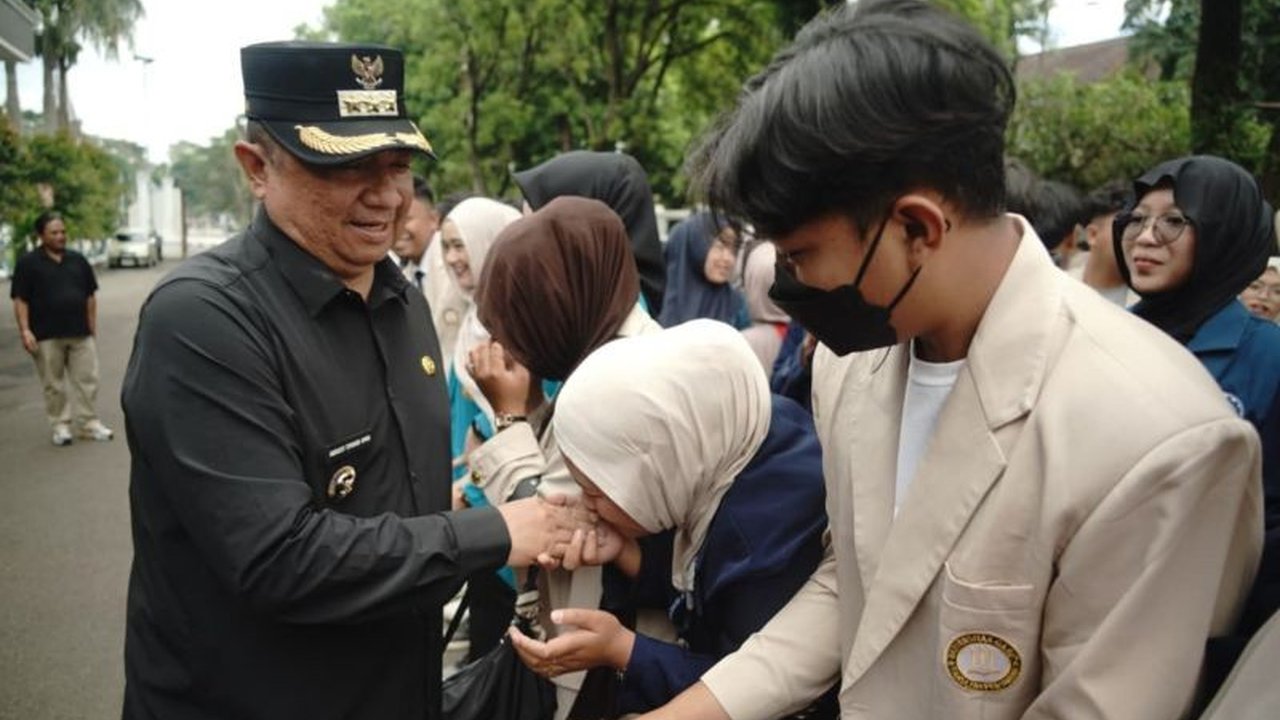 Bupati Garut Abdusy Syakur Amin menekankan peran penting akademisi katalisator pembangunan desa untuk memajukan daerah dan meningkatkan kesejahteraan warga, terutama melalui program KKN Gradasi.