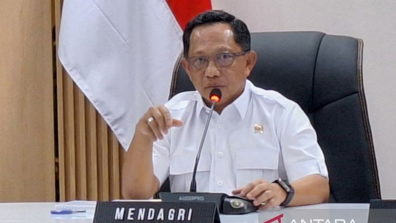 Menteri Dalam Negeri Muhammad Tito Karnavian memimpin upaya pemetaan komprehensif untuk percepatan penanganan bencana Sumatera di tiga provinsi terdampak, memastikan rehabilitasi dan rekonstruksi berjalan efektif. Langkah ini krusial dalam Penanganan Benc