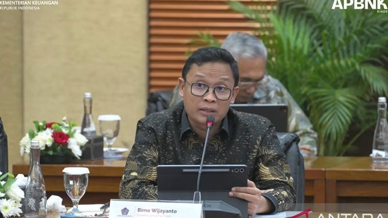Direktorat Jenderal Pajak (DJP) menyerahkan tersangka penerbitan faktur fiktif yang merugikan negara Rp170 miliar ke Kejaksaan, menegaskan komitmen penegakan hukum atas tindakan pelanggaran pajak.