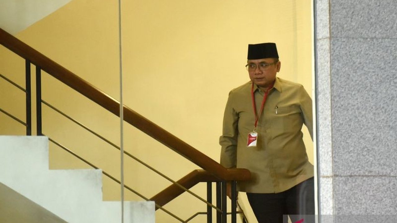 Mantan Menteri Agama Yaqut Cholil Qoumas resmi ditetapkan KPK sebagai tersangka kasus dugaan korupsi kuota haji 2023-2024, memicu pertanyaan keterlibatan pihak lain.