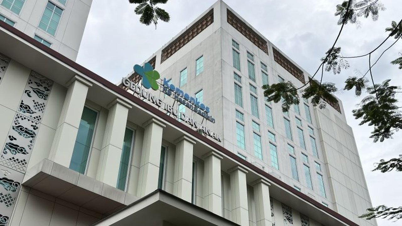 Rumah Sakit Hasan Sadikin (RSHS) Bandung melaporkan penanganan 10 pasien dengan gejala super flu atau influenza A (H3N2) subclade K pada awal Januari 2026, memicu kewaspadaan publik terhadap virus yang berpotensi lebih parah ini.