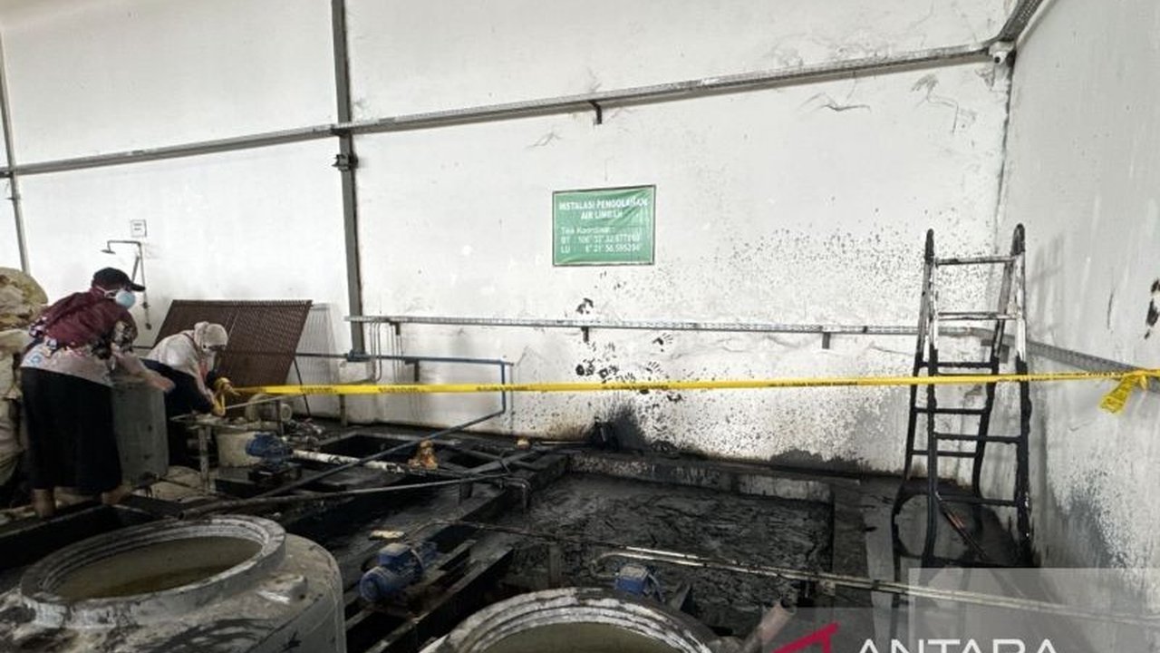 Pemerintah Kabupaten Bogor menyegel sebuah pabrik di Parungpanjang yang diduga mencemari lingkungan dengan limbah B3 dan menyebabkan bau menyengat, menyusul keluhan warga.