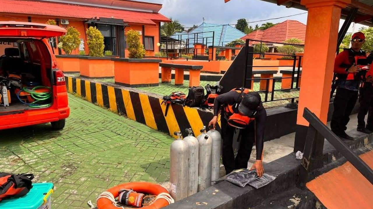 Basarnas Kendari mengerahkan tim untuk mencari Ardiansyah (22), seorang pemancing yang dilaporkan tenggelam di Perairan Bungkutoko Kendari setelah kailnya tersangkut arus.