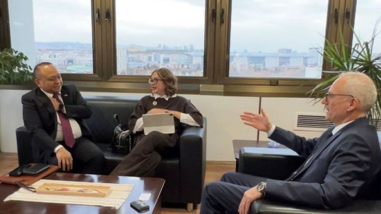 Kementerian Luar Negeri RI intensifkan persiapan menjelang pertemuan perdana format Dialog 2+2 RI-Turki di Ankara, menandai babak baru penguatan kemitraan strategis kedua negara.