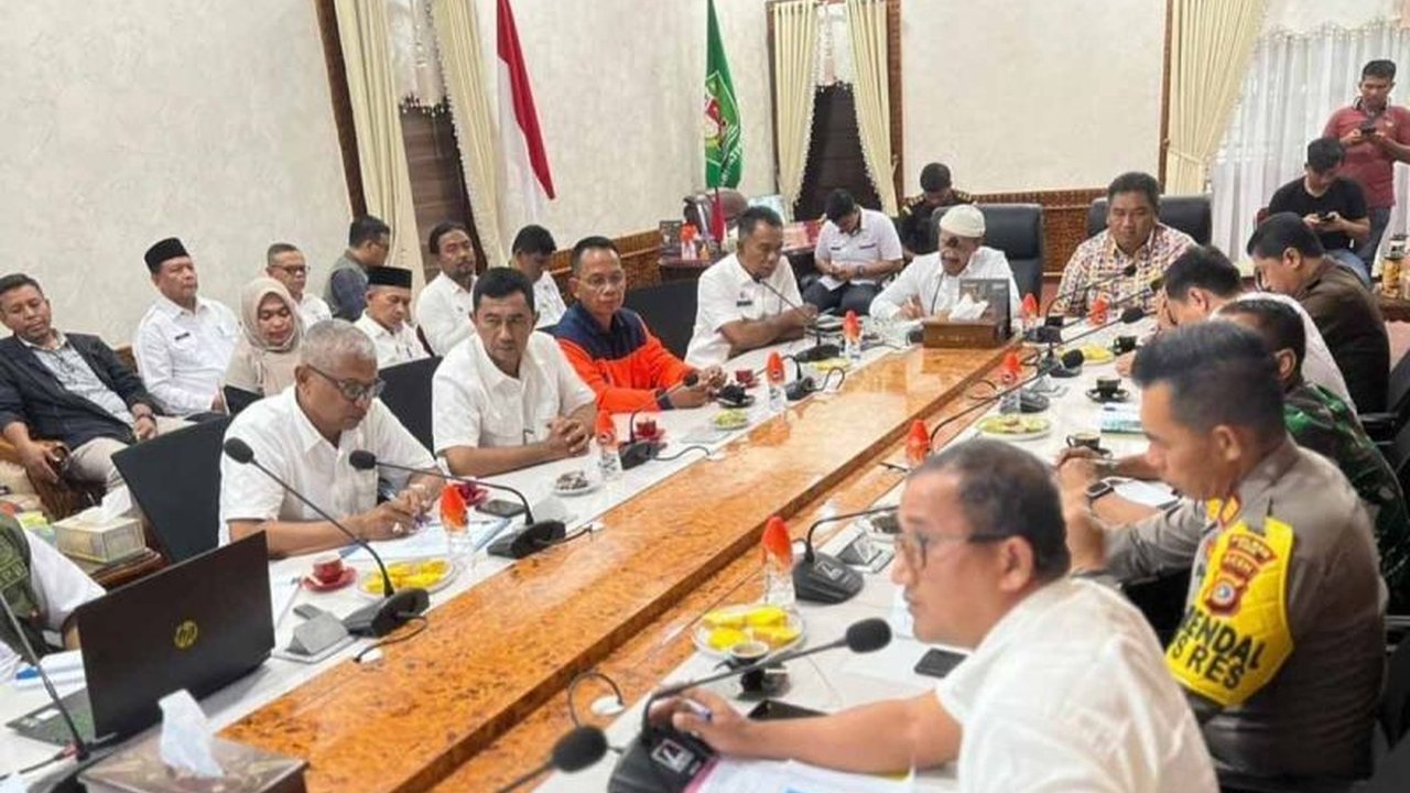 Pemerintah Kabupaten Pidie resmi menetapkan Status Transisi Darurat ke Pemulihan selama 180 hari, menandai fase krusial menuju rehabilitasi dan rekonstruksi pascabencana. Keputusan ini diambil setelah evaluasi menyeluruh penanganan bencana banjir di daera