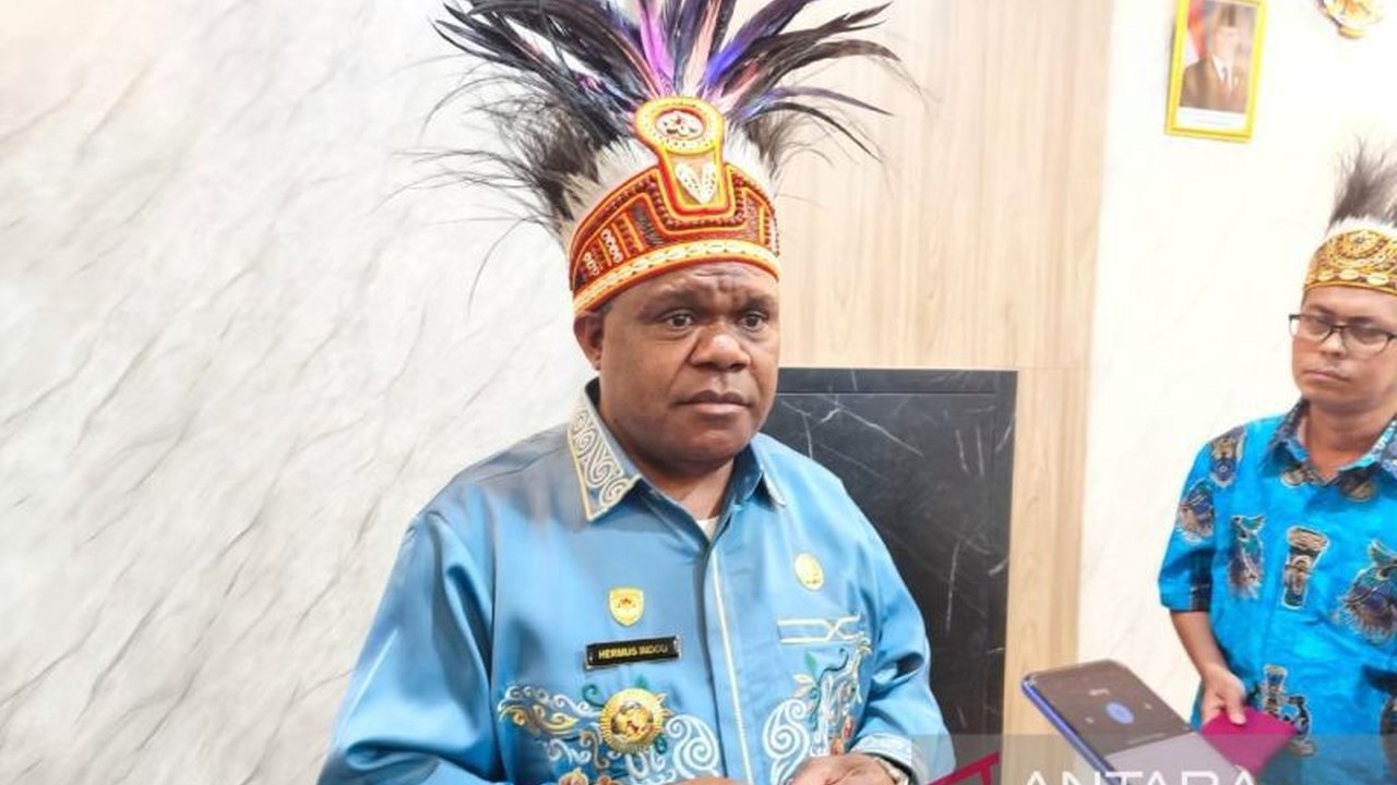 Pemkab Manokwari Majukan Kebudayaan daerah secara sistematis. Dengan regulasi, festival, dan pendidikan, Manokwari berupaya menjaga warisan leluhur serta menarik perhatian nasional.