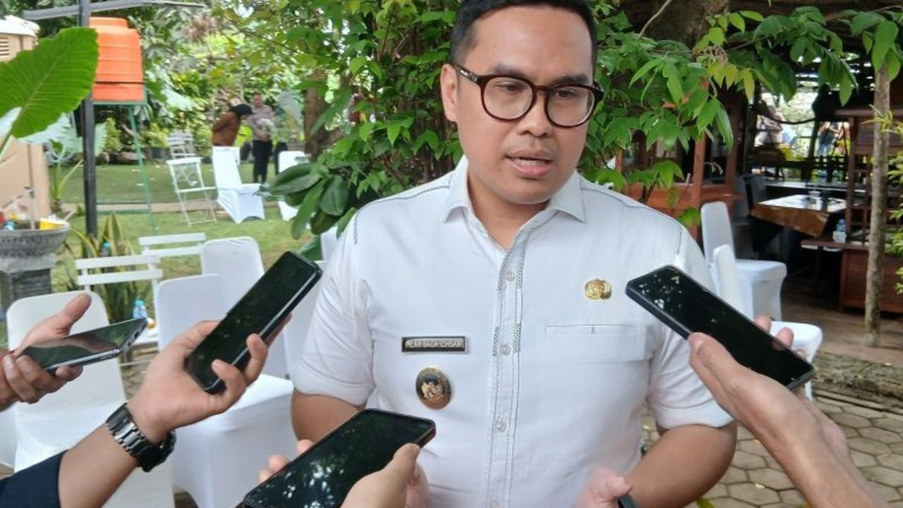 Pemerintah Kota Tangerang Selatan (Tangsel) membayar Rp90 juta setiap hari untuk membuang 200 ton sampah ke Cileungsi. Simak detail strategi Pengelolaan Sampah Tangsel jangka pendek ini.