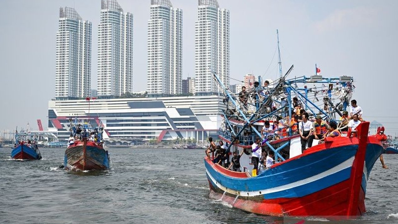 Peringkat Indeks Kesehatan Laut Indonesia naik pada tahun 2025, namun Kesatuan Pelajar Pemuda dan Mahasiswa Pesisir Indonesia (KPPMPI) menyoroti bahwa peningkatan ini belum berpihak pada kesejahteraan nelayan kecil dan keberlanjutan ekosistem laut.