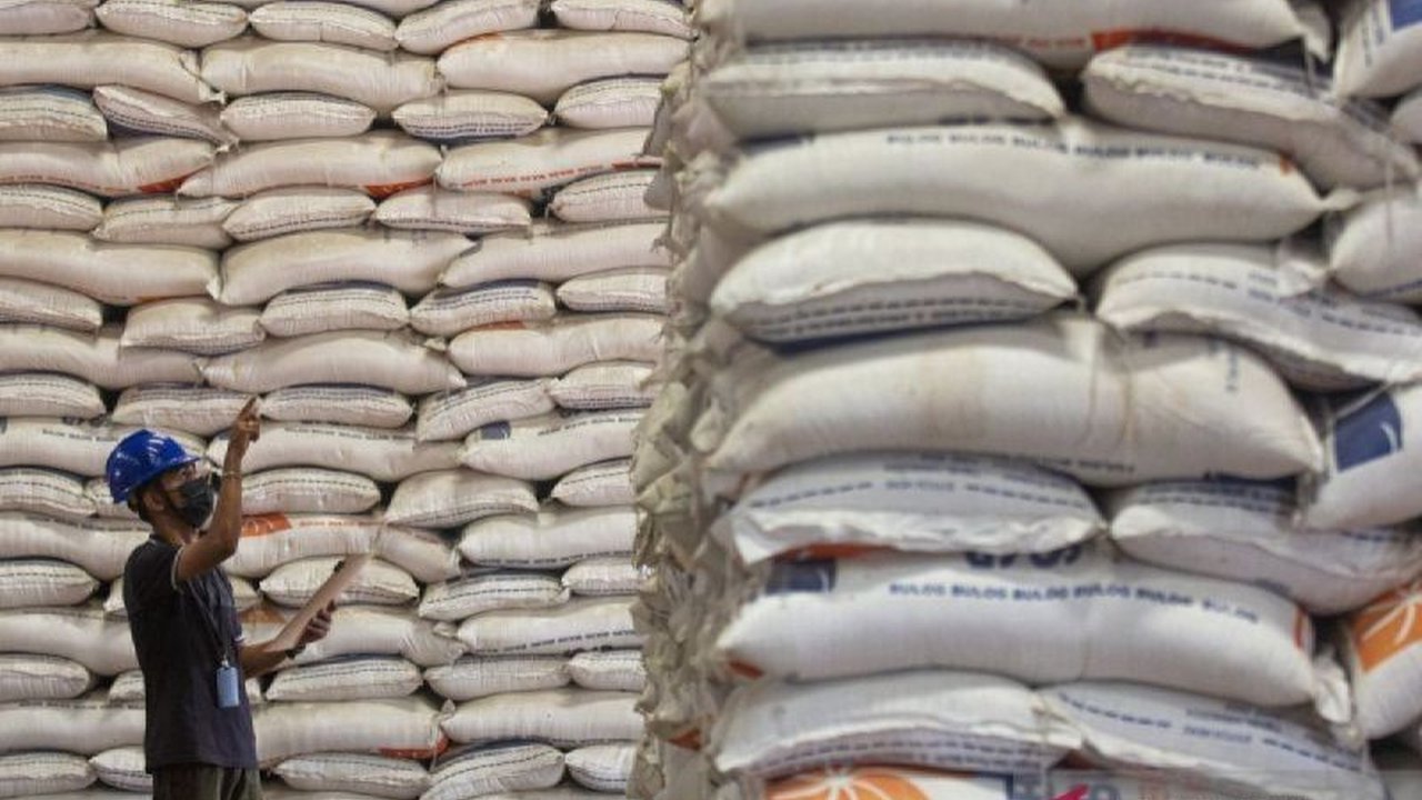 Simak rangkuman Berita Ekonomi Terkini pada Jumat (9/1/2026) yang mencakup jaminan stok beras nasional aman hingga Idul Fitri 2026 serta peringatan OJK terkait peningkatan kasus kejahatan finansial 'love scam'.