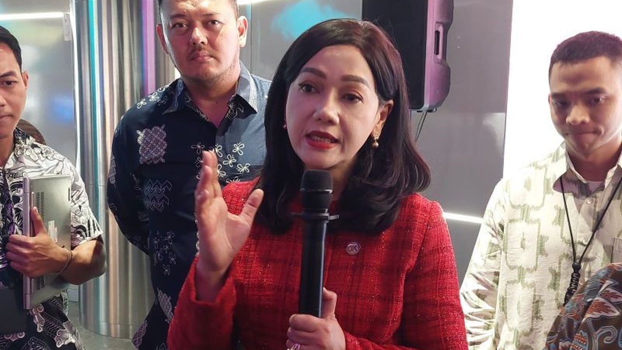 Otoritas Jasa Keuangan (OJK) memperingatkan bahwa aktivitas keuangan ilegal kini diancam hukuman berat hingga 10 tahun penjara dan denda Rp1 triliun. Apa saja langkah OJK dalam memberantas praktik ini?