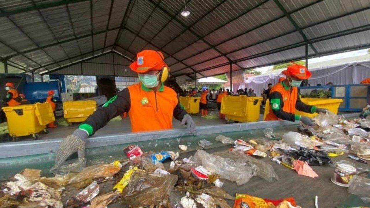 Suku Dinas Lingkungan Hidup Jakarta Selatan memastikan tidak ada TPS ilegal setelah penilaian Adipura oleh Kementerian Lingkungan Hidup, menunjukkan komitmen kuat dalam pengelolaan sampah Jakarta Selatan dan pengembangan TPS3R.