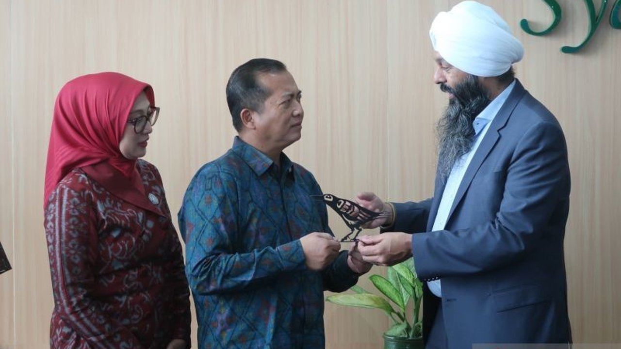 Menteri Pembangunan Internasional Kanada Randeep Sarai menetapkan Nusa Tenggara Barat (NTB) sebagai Kanada NTB Mitra Strategis di kawasan Indo-Pasifik, membuka peluang investasi signifikan di sektor energi terbarukan dan pemberdayaan perempuan yang menari