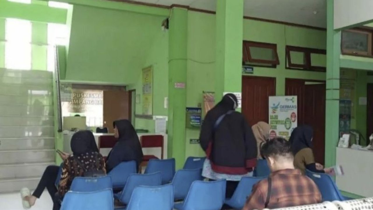 Pemerintah Kota Pekanbaru resmi memberlakukan layanan puskesmas hingga malam hari di 21 fasilitas kesehatan sejak 1 Januari 2026. Inisiatif layanan puskesmas malam hari Pekanbaru ini bertujuan meningkatkan akses kesehatan masyarakat dan didukung anggaran.