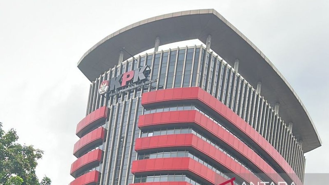 Komisi Pemberantasan Korupsi (KPK) memulai tahun 2026 dengan operasi tangkap tangan (OTT) perdana, menargetkan pegawai pajak dari Kantor Wilayah DJP Jakarta Utara. Penangkapan ini menjadi sorotan awal tahun dalam upaya pemberantasan korupsi.