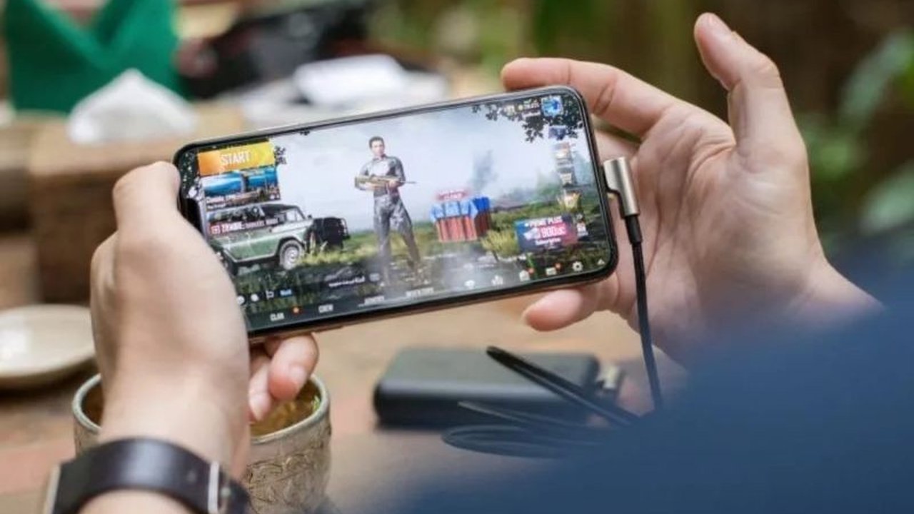 Densus 88 Antiteror Polri mengidentifikasi 70 anak terpapar ekstremisme digital melalui komunitas daring, memicu kekhawatiran serius akan bahaya ideologi kekerasan pada anak di platform digital.