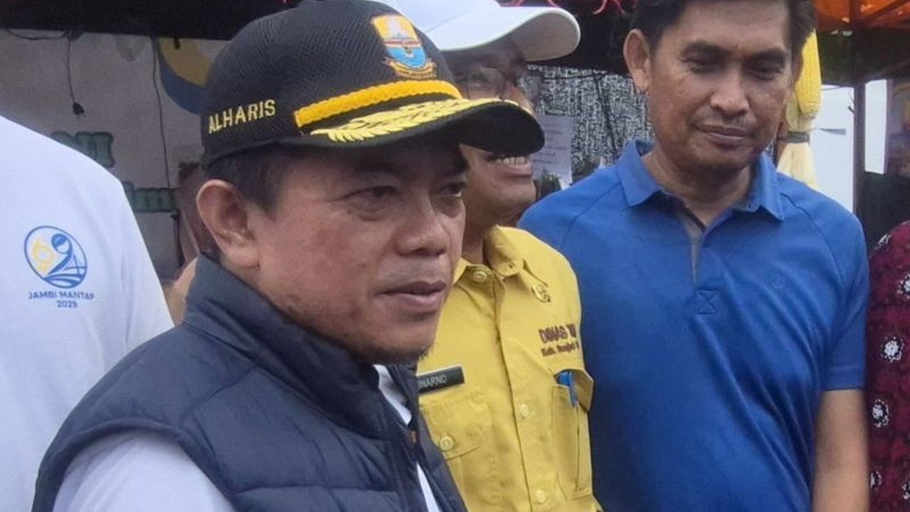 Gubernur Jambi Al Haris mengimbau seluruh warga di bantaran Sungai Batanghari untuk meningkatkan kewaspadaan terhadap potensi banjir Jambi akibat curah hujan tinggi dan pasang laut.