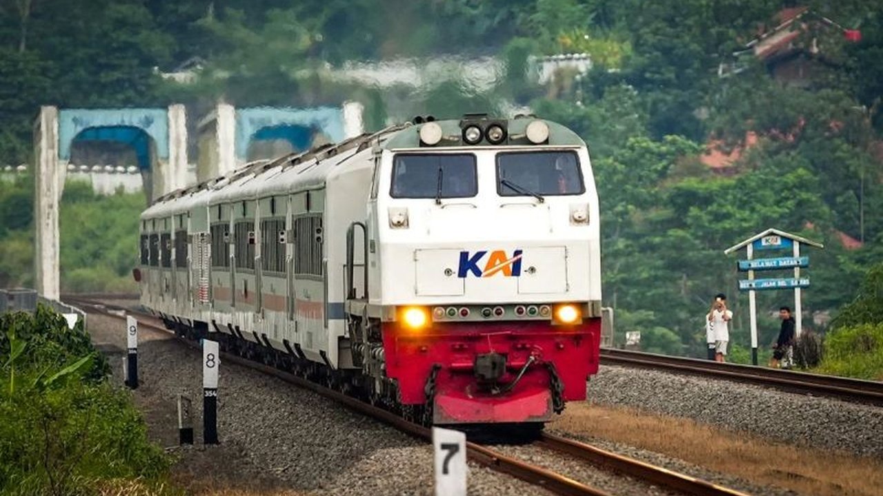 PT Kereta Api Indonesia (KAI) mencatat pertumbuhan penumpang KAI Nataru yang signifikan pada relasi Banyuwangi-Malang-Purwokerto, menunjukkan peningkatan minat masyarakat menggunakan kereta api untuk perjalanan liburan akhir tahun.