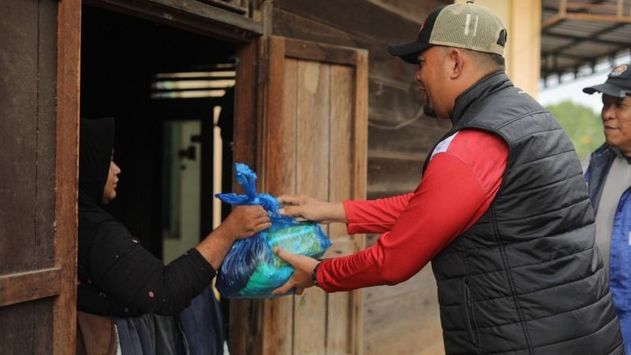 Pemerintah Kabupaten Banjar terus mengoptimalkan penyaluran Bantuan Banjir Banjar dan logistik kepada warga terdampak, memastikan kebutuhan dasar terpenuhi di tengah perpanjangan status tanggap darurat.